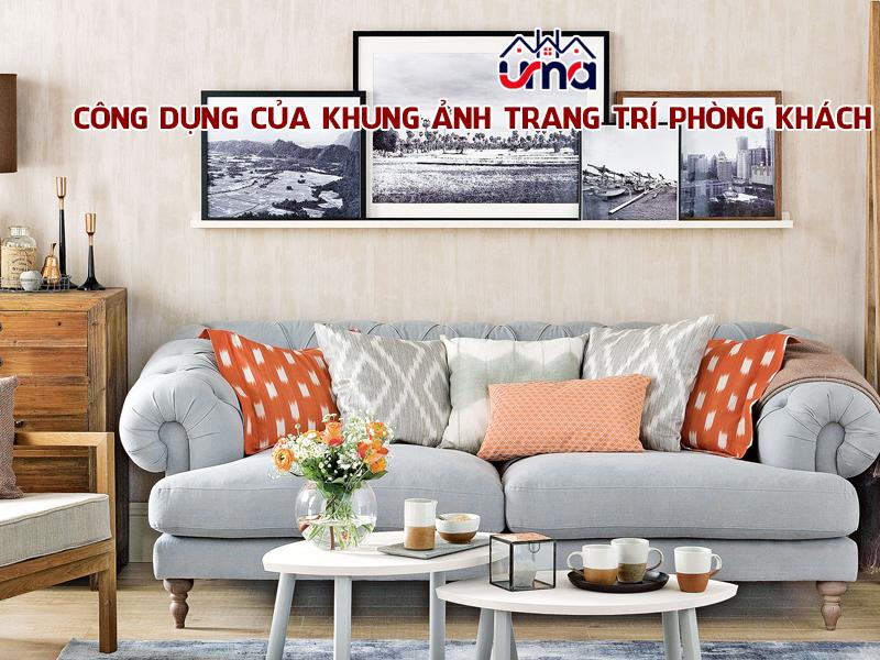 Các thanh lam gỗ trang trí phòng khách được sắp xếp theo chiều dọc, tạo điểm nhấn nghệ thuật trên bức tường.